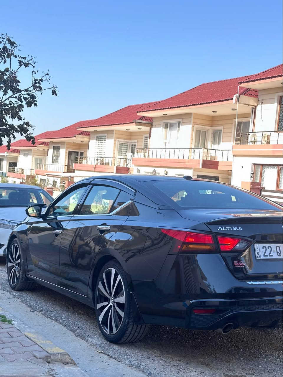 Nissan Altima 2022 Platinum 

مواصفاتها فول اخر شي بالالتيما

سقف سلايد 
كشن هيتر 
استيرن هيتر 
كشنات كهربائي 
كشنات جلد
كشن خزن ميموري 
رادارات جانبية و امامية و خليفة 
قيادة ذاتية 
٥ كاميرات 
٣٦٠ درجة كاميرا 
مراية الجانبية هيتر و اشارة بيها 
مراية الداخلية تعتيم بالليل 
مراية الجانبية تنزل ويه البك R
تبريد خلفي 
نظام خرائط بلادية 🌏
نظام السماعات  Bose 🎼🎼🎙️
نظام فور ويل السيارة 

حادثها 
جاملخ و بونيت بدون شواصي 
ايرباك بس سايق طاك و راجع بلادي 

هذا رقم الشاصي 1N4BL4FW5NN398969
 
السيارة ماشية ٦٧ الف ميل 

السعر: 153$

*********** كركوك, العراق
