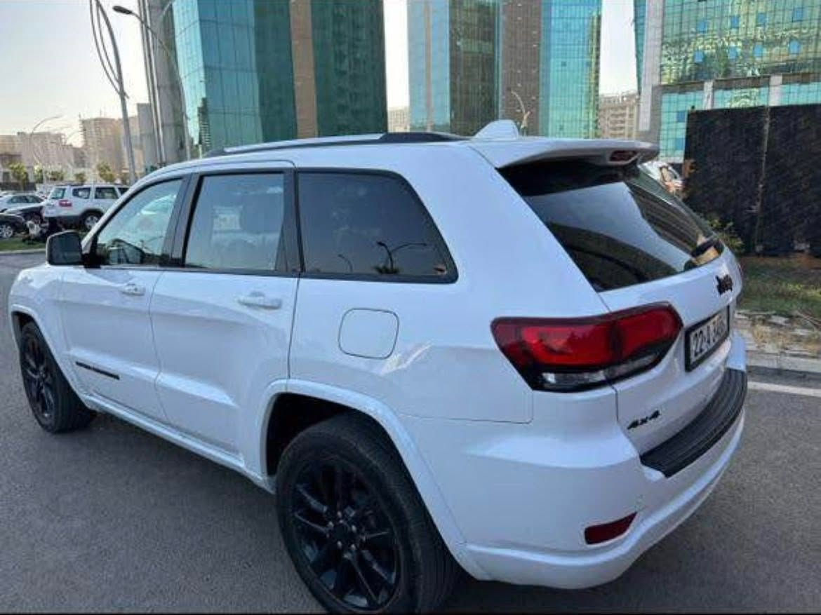 Jeep Grand Cherokee 2020 Black top
ماشية٨٤٠٠٠ كم
 تشغيل بصمة
كاميرا 
تشغيل عن بعد
 کوشنی شامۆ و جلدە/ كشنات كنتارة وجلد
صندوق كهرباء/ سندوق کارەباییە
رادار
ستيرن تدفئة / سوکان گەرم
نقطة عمياء
مكينة ٦ سلندر و ٣٦٠٠ على وضع وكالة
سيارة بها جاملغ صبغ وشوية من بونيت  بس بدون دواخل و اير باك ما طاق/ ئۆتۆمبێلەکە چاملغ و کەمێک بۆنیتی سوبغە بەس بێ ئەوەی ناوەوەی گرت بێت و 
پەرەشوتی نەتەقیوە.
نرخی 255 وەرەقە
سعرها 255 ورقة
تلفون
***********
