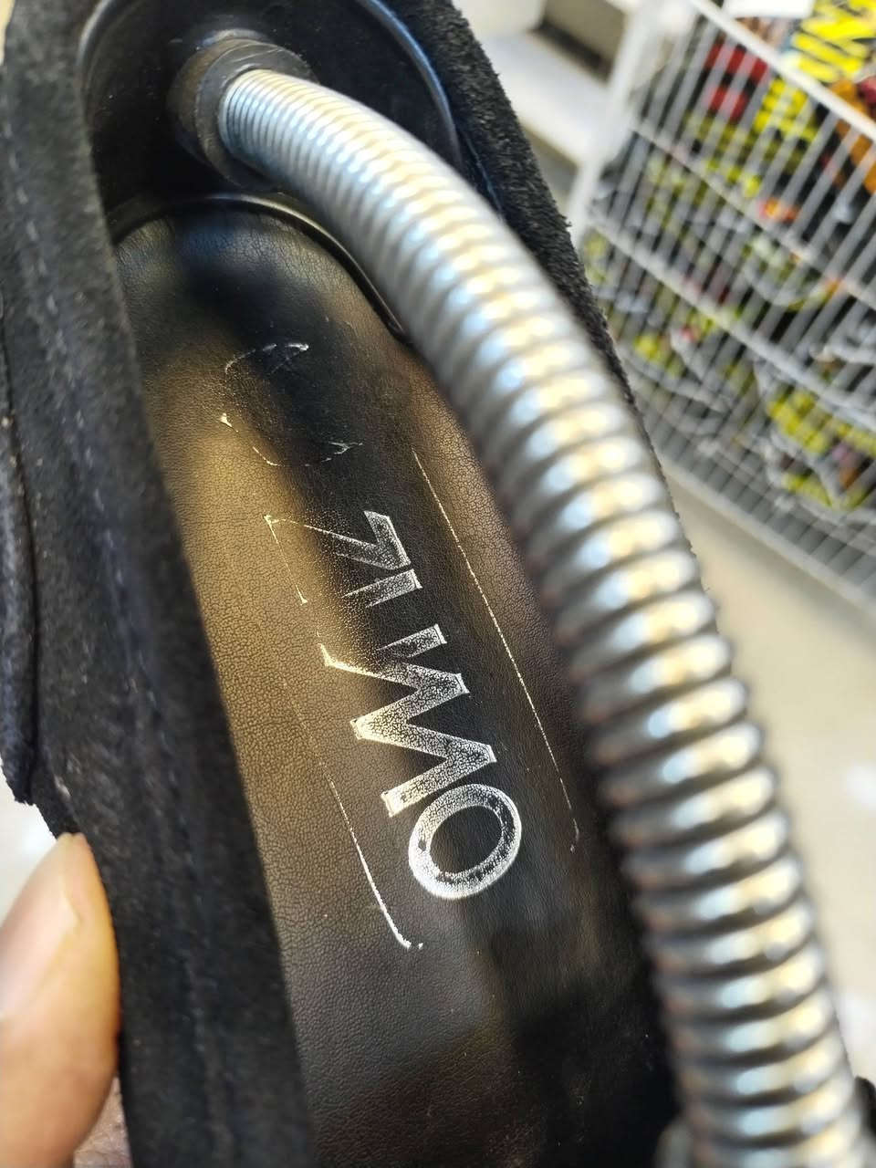 فلات لوفر ماركة زيمو
صنع في إيطاليا 
أصلي وكالة اورجنال 
بالة اوربي نظافة 💯 
شاموا أسود مميز 
فلات كجول ورسمي سبورت 
للحجز على خاص 
أو مراسلة واتساب ***********
توصيل لكل محافظات العراق
