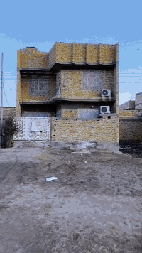 بيت ٢٠٠ متر طابقين مع فضله ٢٠٠ متر 
البناء كونكريت وطابوك
سنة البناء ٢٠٢٣
الطابق الأول استقبال ومطبخ وصاله غرفتين وصحيات داخليه وخارجيه 
الطابق الثاني ٤ غرف نوم مع صاله 
موقع البيت الناصرية / حي الفداء شارع المدارس شارع ٦٠ 
لمزيد من التفاصيل يرجى مراسلة الصفحة او الاتصال بالرقم التالي 
***********
#عقار#عقارات
