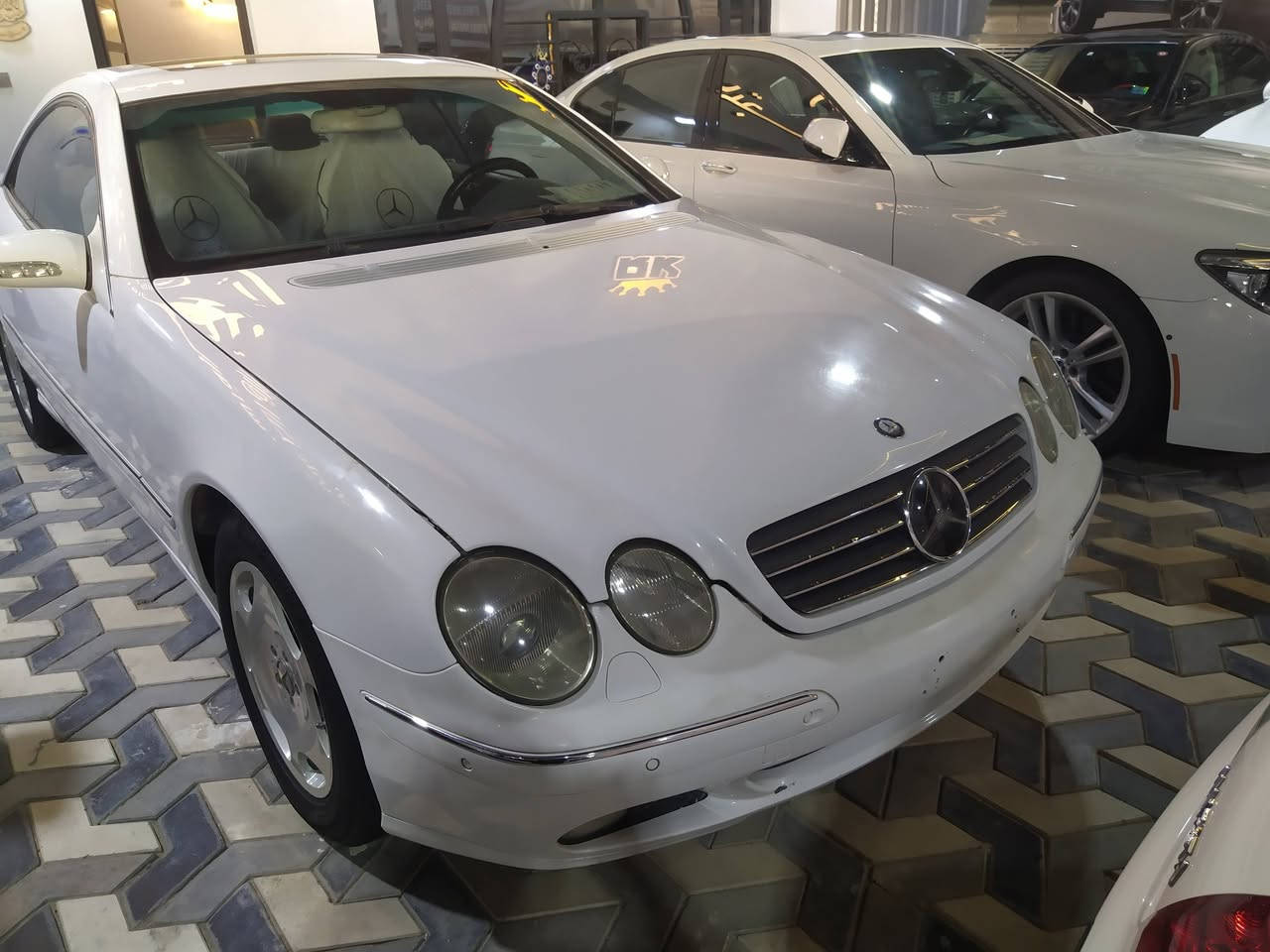 سلام عليكم
مرسيدس بنز كوبيه cl600
موديل 2002 
محرك كير دبلات جديدات 
محرك v8 
دبلات لوي 
قرار 102 مشروع وطني 
السياره باقيه على دفع الكمرك والرقم 
تبريد شغال 
مكانها نجف 
السعر 45 وبي مجال 
رقم التواصل ***********
