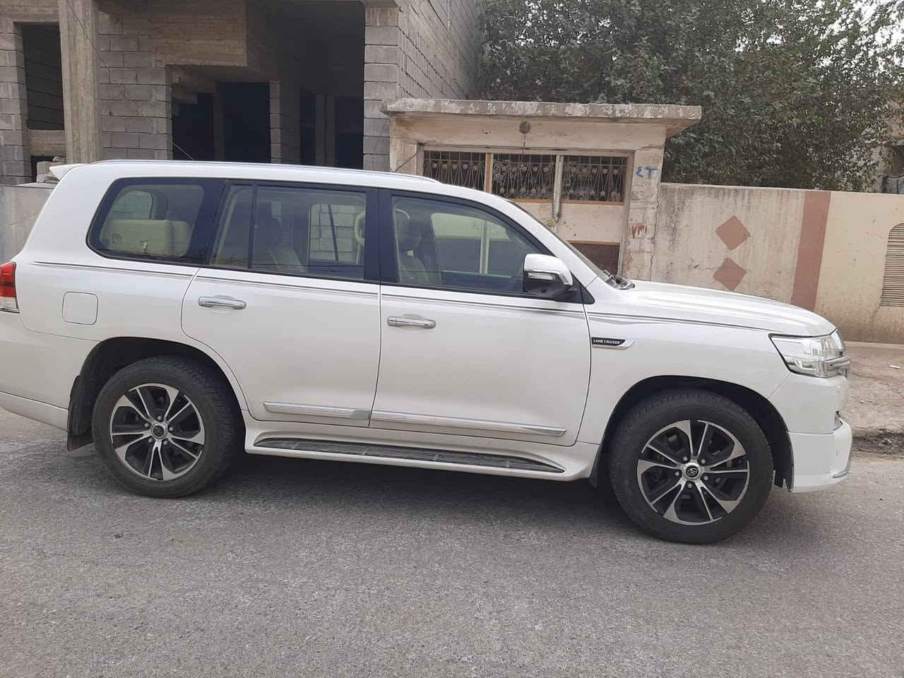 للبيع
سعر 540$
جكسارة موديل 2017 ماشية 76 ألف كيلو متر 
شركة سيد نهرو 
محرك v8 كير اوتوماتيك شرط ما مفتوح 
رقم دهوك دولي رقم وهزة وسنويه جديد بأسمي شرط التحويل 
🚫بدون ضرر بدون صبغ بدون ملاحظات نهائيا 
سيارة جديدة كلها وضع شركة 
فول مواصفات GXR
موصل الايسر 
***********
***********
