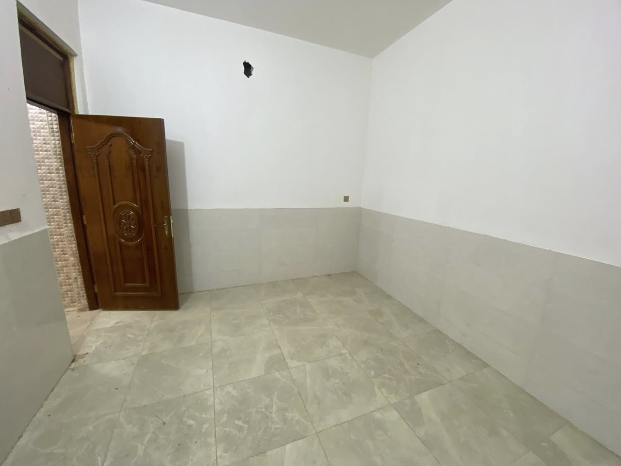 للبيع دار 100 متر سند 25 شارع الحبوبي  البراكيه مقابل شارع المقرنص قرب مدارس انوار السجاد طابق واحد بناء حديث للاستفسار ***********
