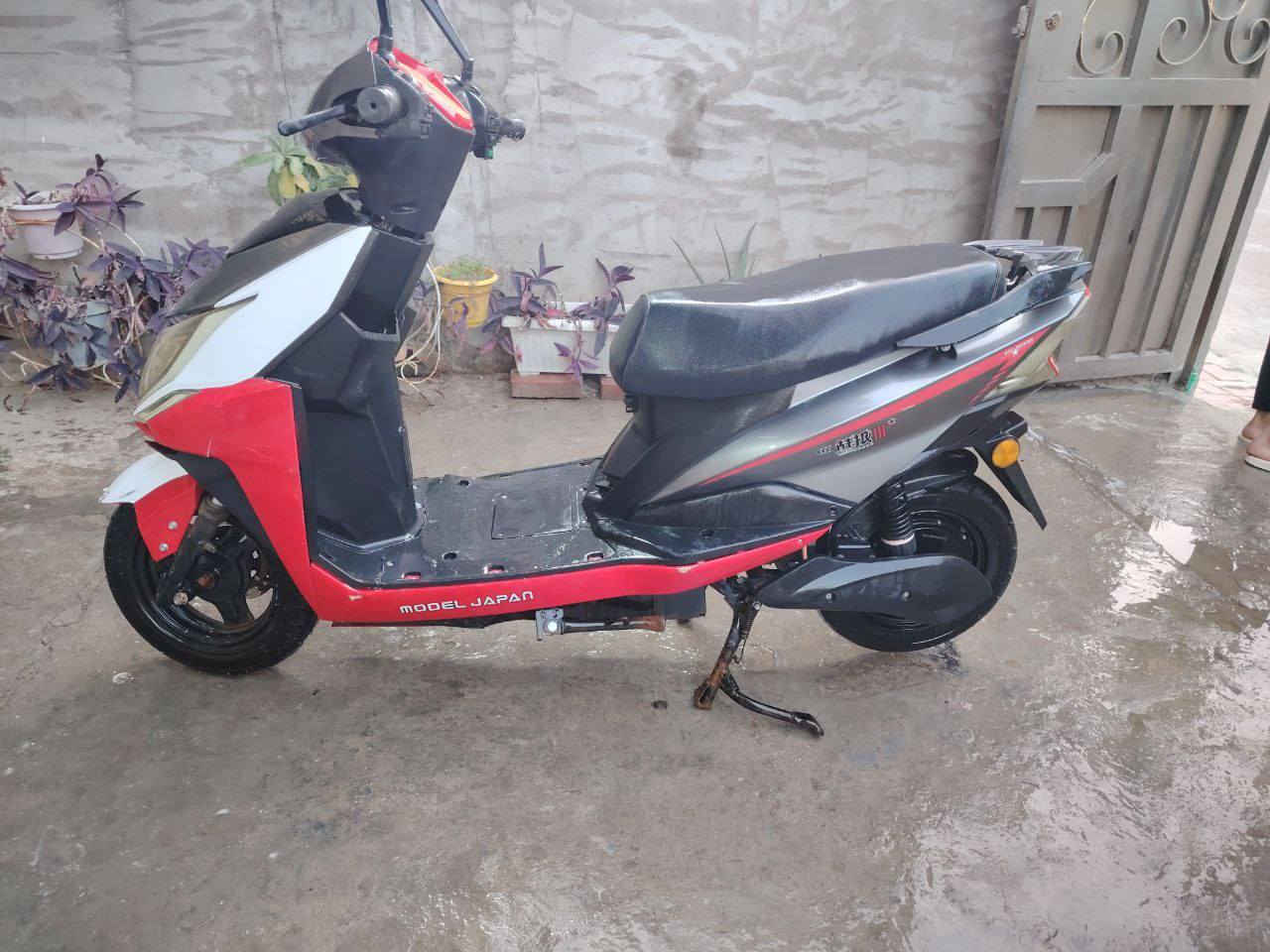 سلام عليكم عندي ماطور شحن للبيع بطارياته فول والله بس لبجم مكسور كله شغال لي يريدهن يجي خاص او هاذه رقمي *********** مكاني رمادي قيم بل يرضه الله وياخذه
