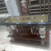 طاولة • ديكور منزلي • أثاث