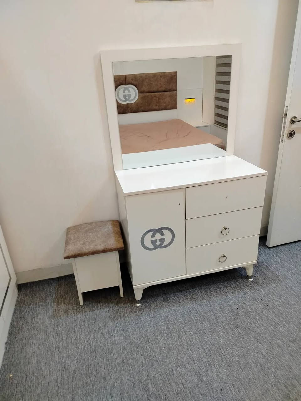 بيع وشراء كافة الاثاث المنزليه جديد ومستعمل
للاستفسار/ ***********  واتساب
