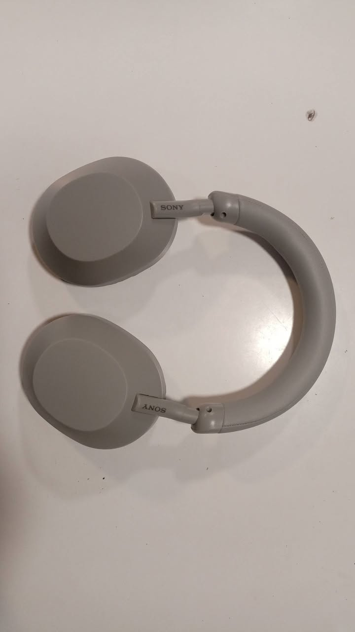 📢 للبيع سماعة Sony WH-1000XM5 أصلية 🎧🔥
✅ مستعمله كلش قليل بدون كارتونه 
✅ جودة عالية + عزل ضوضاء قوي
✅ سبب البيع: ما محتاجها
💰 السعر: قابل للتفاوض
📍 المكان: (اكتب مدينتك)
📞 واتساب / اتصال: ***********
للي جاد فقط 🙏
