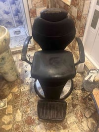 مرايه ثنين وجرارات وحده وهاذ الرف وكرسي حلاقه للبيع ديكور كامل مكاني ب...