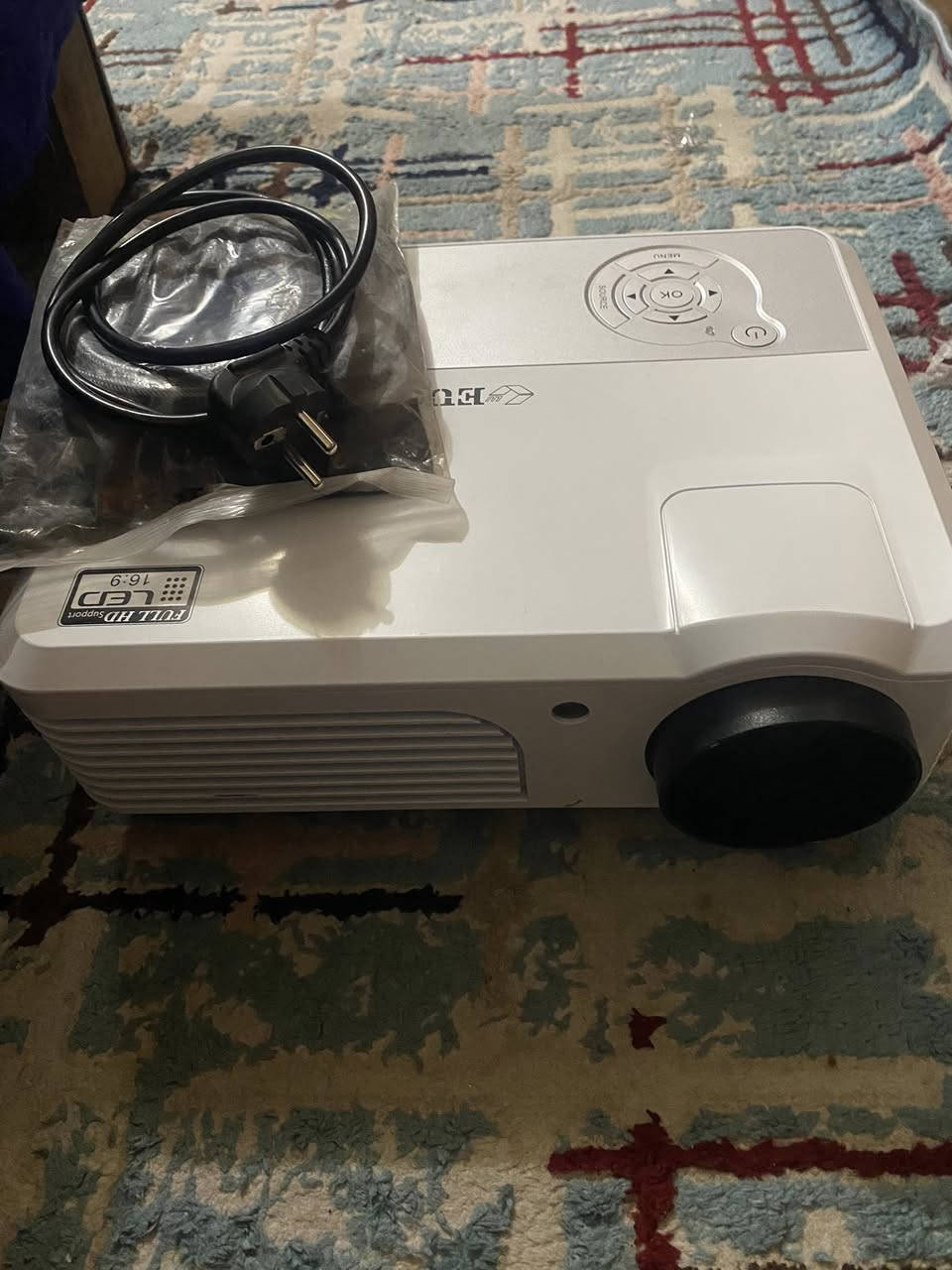 داتا شو 
فول اچ دي 
اندرويد 
واي فاي 
وبعد بيهه مواصفات
السعر 85 مع التوصيل


**إذا كنت صاحب هذا الإعلان وتريد حذفه لأي سبب، رجاءا أرسل رسالة إلى الدعم الفني**