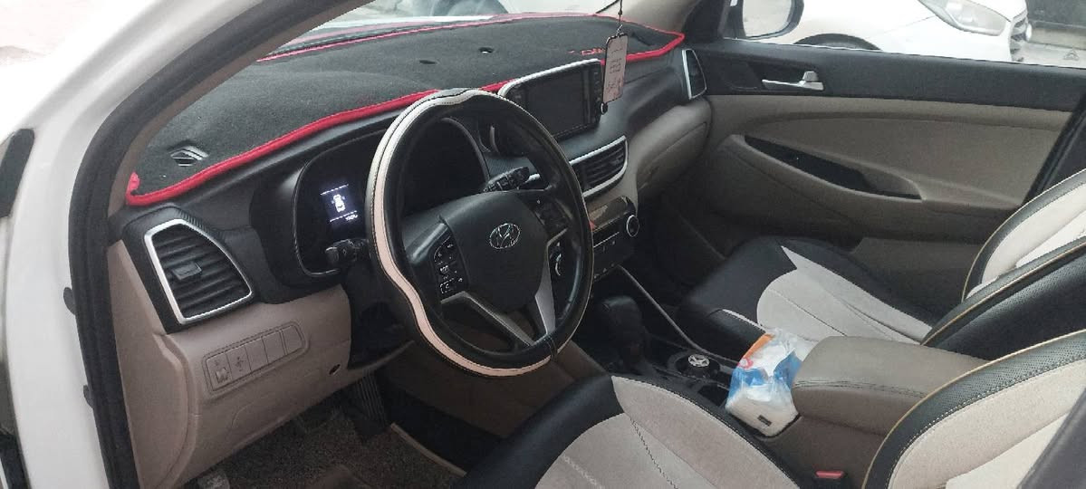 السلام عليكم توكسان موديل ٢٠٢٠بغداد ماشيه ٧٢ الف نص فول حالة جيدة جدا يوجد فيها قبغ الجنطة مبدل قطعة أصلية فقط رايدها ب١٩٥ ورقة للي يرغب الاتصال ***********العنوان شهداء البياع
