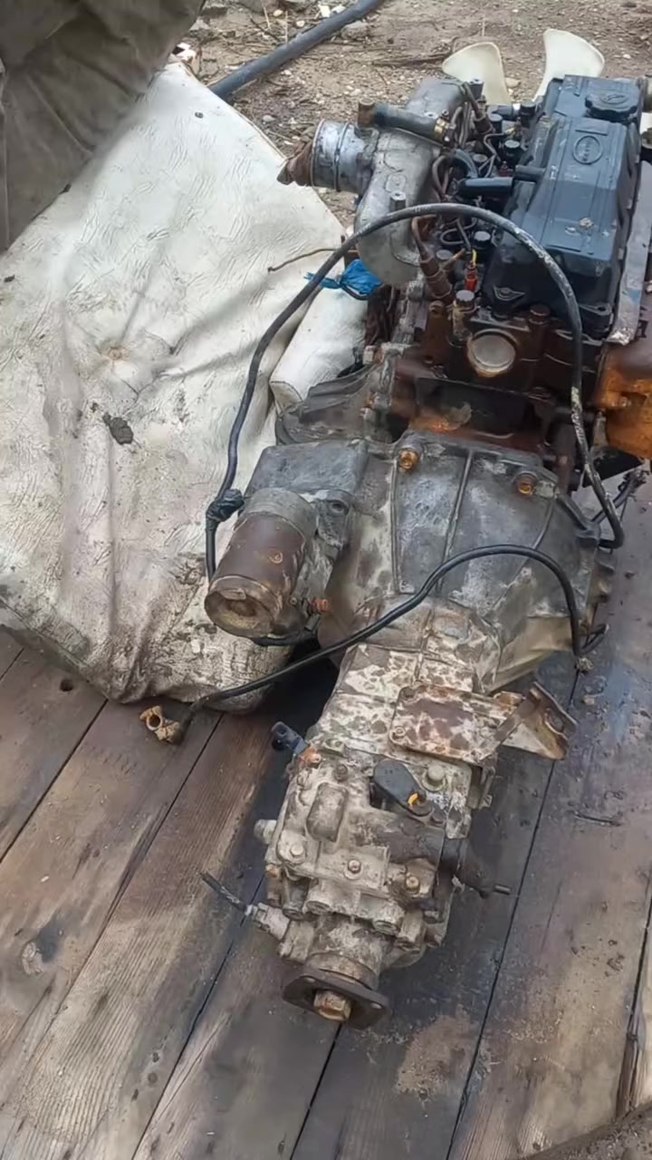 السلام عليكم مكينه وكير شغلات للبيع وياهن سلف حاويه هم لبيع وبكاني بغداد حي البتول قرب الجسر الفرنسي وهاذه رقمي *********** خابر وبلخدمه كلشي موضح بلفيديو
