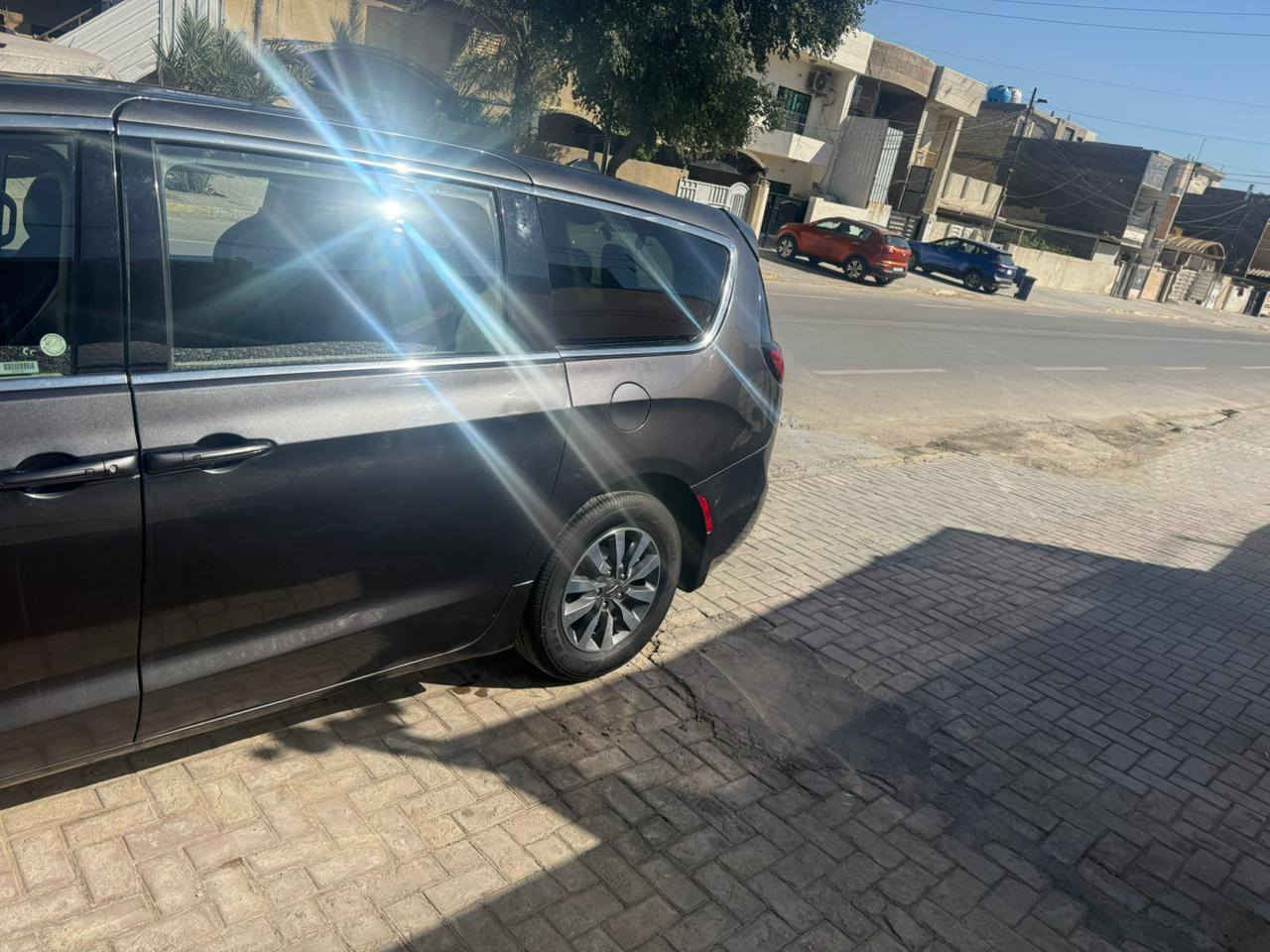 السلام وعليكم عندي باسفكا موديل ٢٠٢٣ هايبرد اللون رصاصي فيلي حادث جاملغ خلفي ومبلد قبق الجنطه ابلادي نفس اللون مواصفاتها معروفه سعرها مناسب مال بيع مومال مشاطر ويه السوك لن اشويه متوازي واني مدخلها قبل فتره قبل القرار يعني مجان بيها رسم كمركي حاليا بس الرسم مالتها ٩ملاين والله السياره بيها اشويه نواقص مكامله لن لحد الان يعني نواقص التعمير كم حاجه مجتيبهن والله عندي دوام وجواي سياره وهيه شامرها بالبيت حته مامشتغله والله حته غسل من اجتي من امريكا لليوم مامغسوله نواقصها بالزايد هاي اسويها عروس ٥  ورقات اتروحلها سعرها ١٧٥  ورقه عنواني بغداد الدوره الميكانيك رقم التليفون ***********
