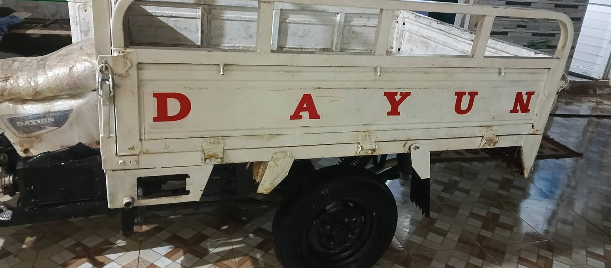 السلام عليكم  ستوته للبيع دايون 2018اوراق اوراق كفاله محرك بوشه وبستم  بديها معمر  خياس صفاحيات باب البدي  كهربائيات سلف نكره كلها شغاله من البكلايت للكلوب مانقصها اي شي جاهزه من كل شي شراي يتصل مكاني قضاء النصر  ***********
