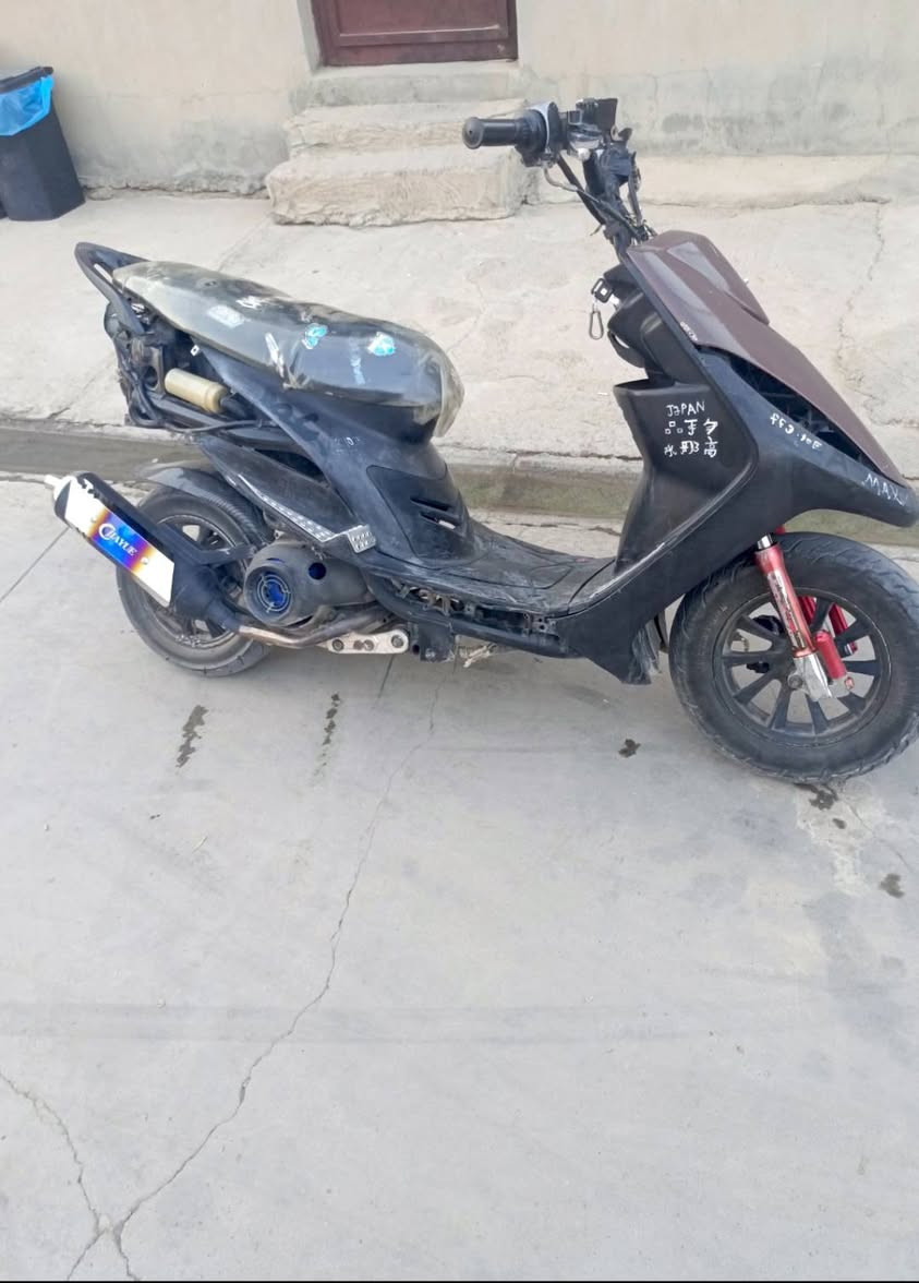 دراجة ماكس عدله بوشه 51 اصلي صالنصه رياضي... الدراجه شلعة و معدل... محرك شرط مابي لا صرف لا بخار... كهربائيات يرادلها تعديل و سلف يرادله دشلي و كفراتها كامله لكن الصفاحيات شوي تعبانات... هاي عيوبها من هسه حتى من نتلاكه ميصير اختلاف بالكلام... عدا ذني مابيها أي عيب دراجه واضحه كدامكم... السعر 420 بي مجال أو مراوس مع ايراني نظيف ... اذا مو شراي اعبر المنشور ولا تكسر بالسعر و اني الممنون... للتواصل متواجد فيس و واتس و رقم ***********... تحياتي للجميع
