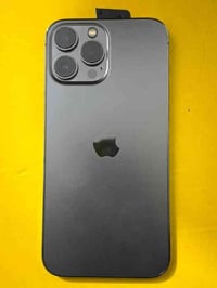 13 برو ماكس وتر بروف ذاكره 256 وبطارريه 91  كامل غراضه مكفول  سعره 675...