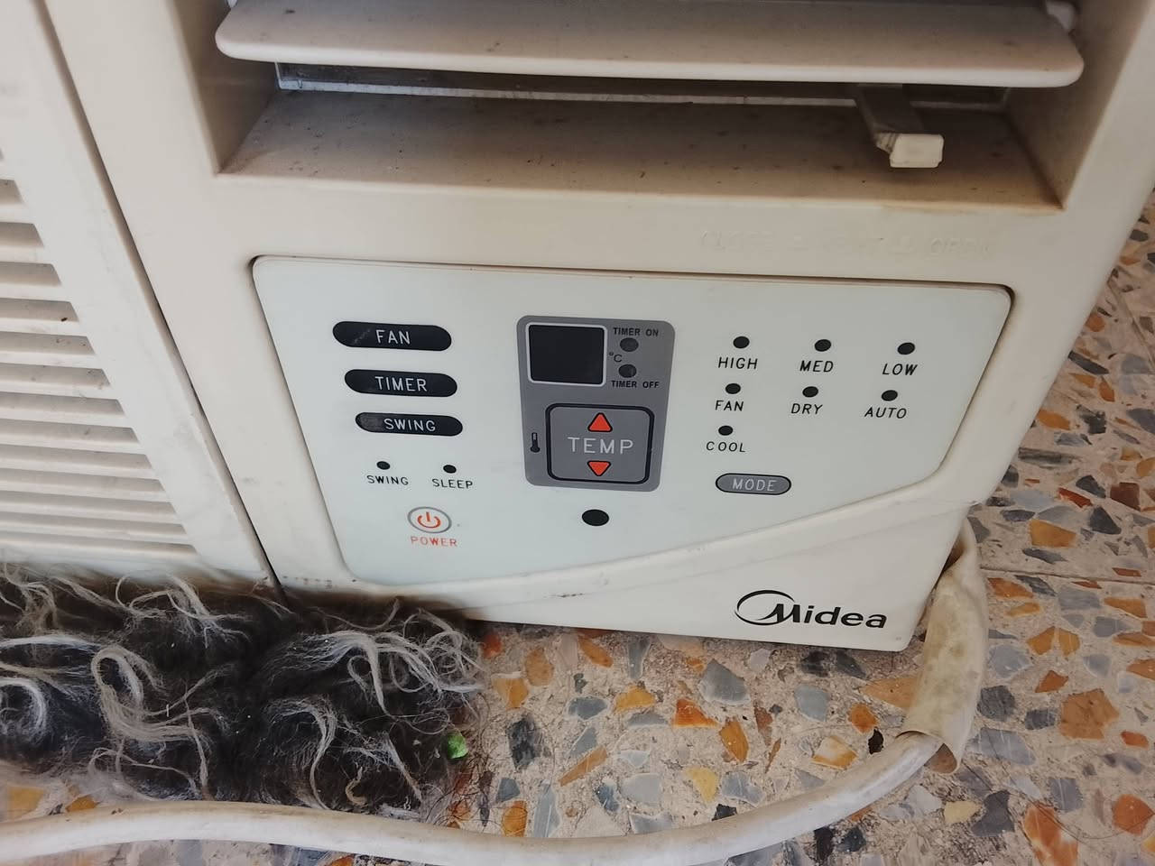 السلام عليكم متوفر تبريد ابو طن شركه ميديا مستخدم قليل يشتغل ع سحب والوطنيه يسحب 3انبير سعر 150الف مكاني بغداد صليخ ***********
