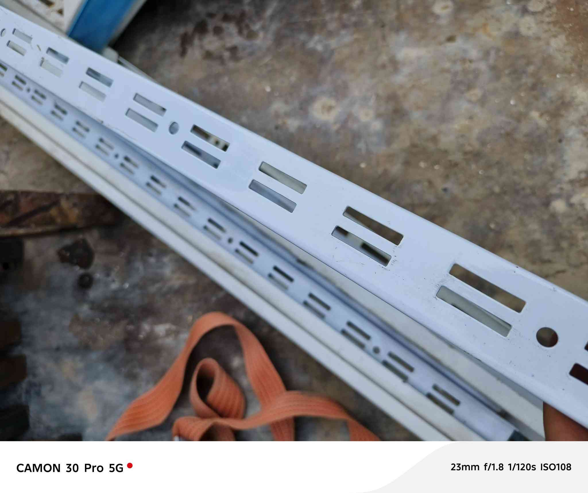 رفوف محل تركية للبيع
سعر المتر ٣٠ الف ***********
