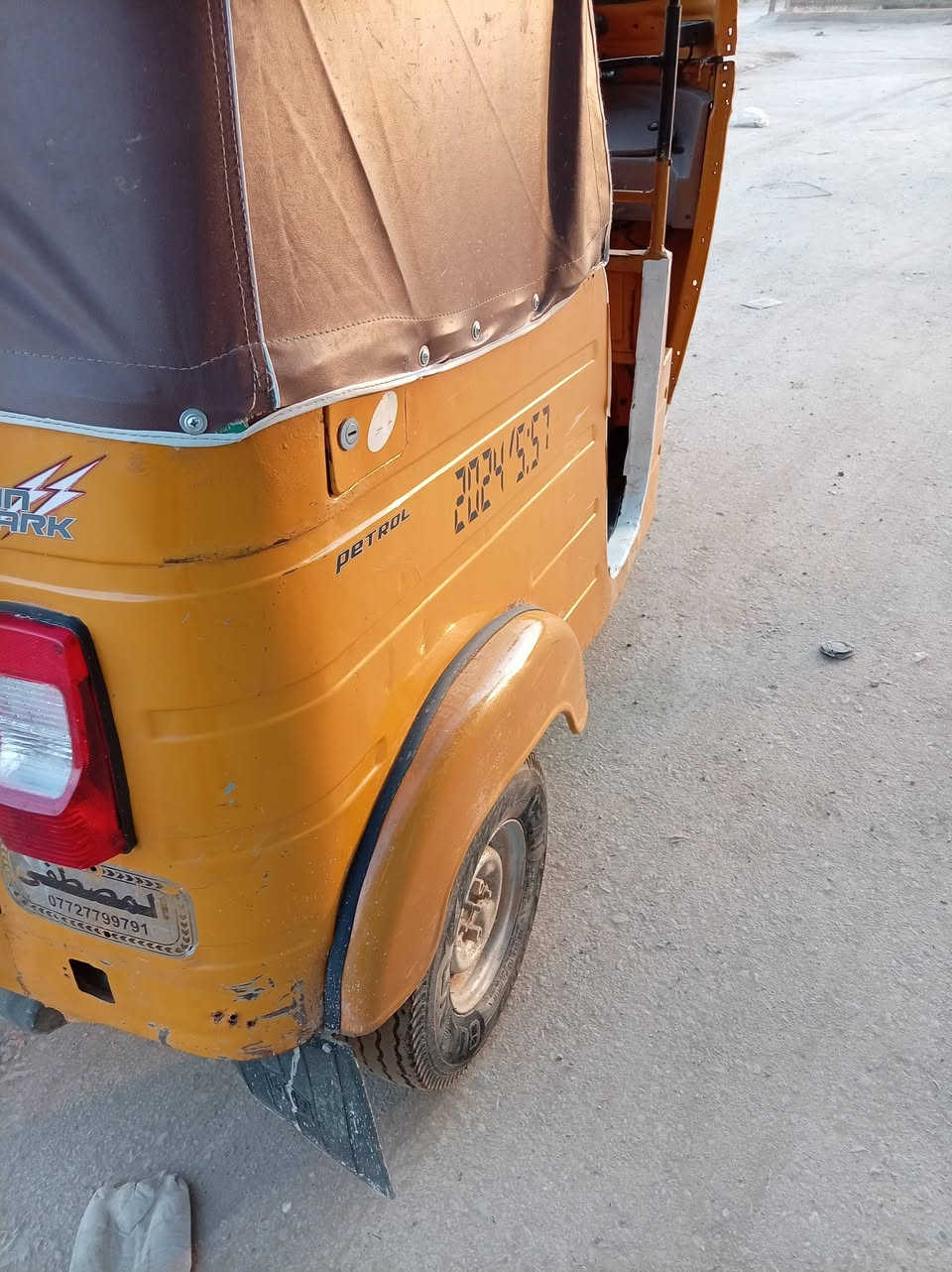 السلام عليكم تكتك للبيع موديل 2020 اوراق اوراق اوراق مذكوره كول التفاصيل بالفيديو السعر ٤٦٥٠ ملاين وبيها مجال الشراي يتصل *********** البياع شراي لاتتصل
