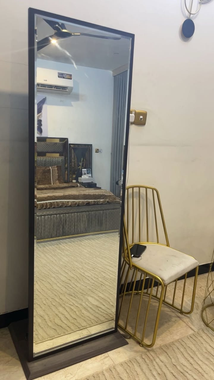 غرفه مودرن فخمه 9قطع ضخمه بمليون ونص قفلها مابيها اي مجال الشراي خاص او واتساب ***********
