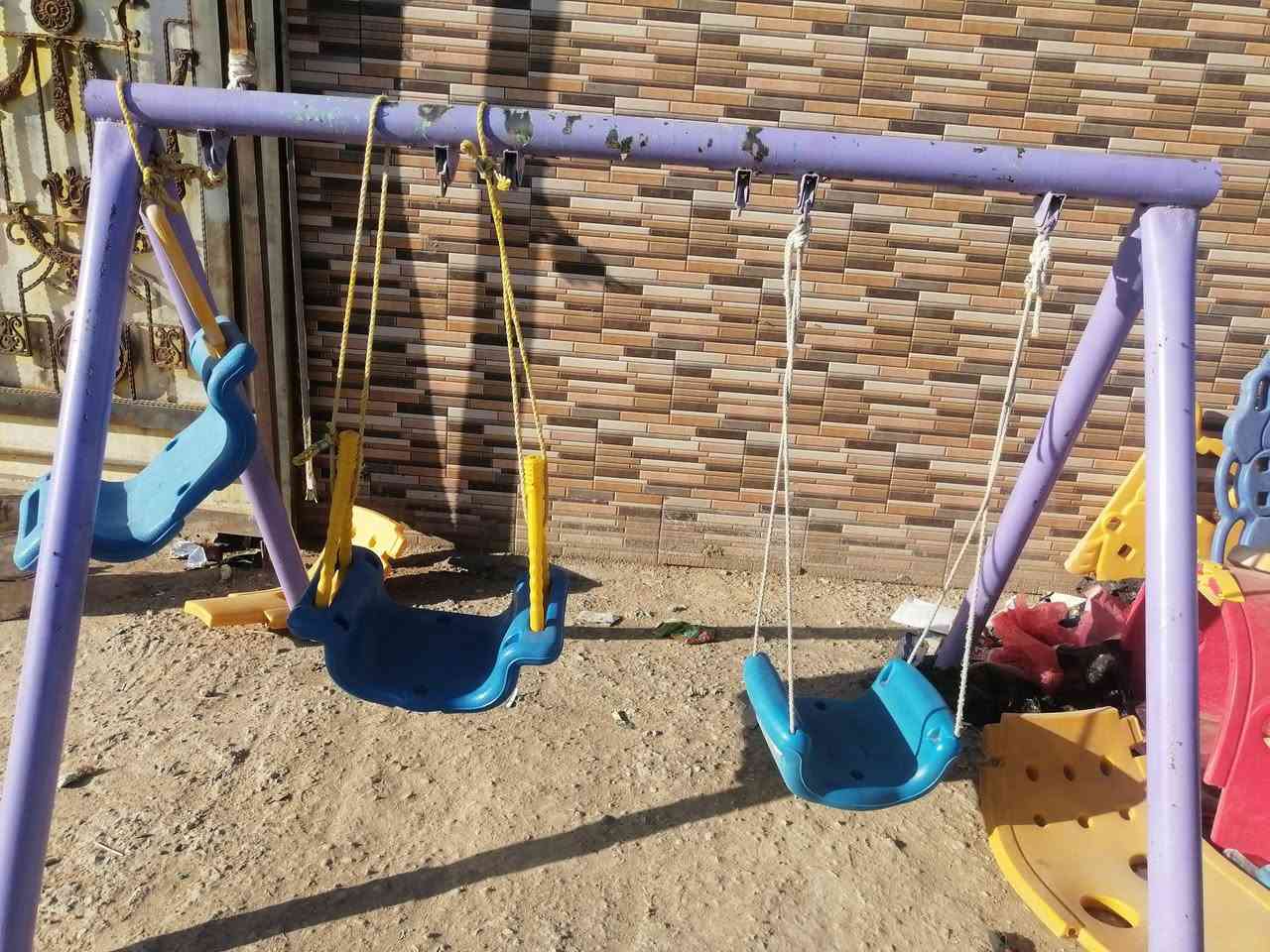 مراجيح ثنين وشجره وكاونتر لبيع خشب تركي صاج عوزه ترتيب قليل نتصال *********** و تراسل
