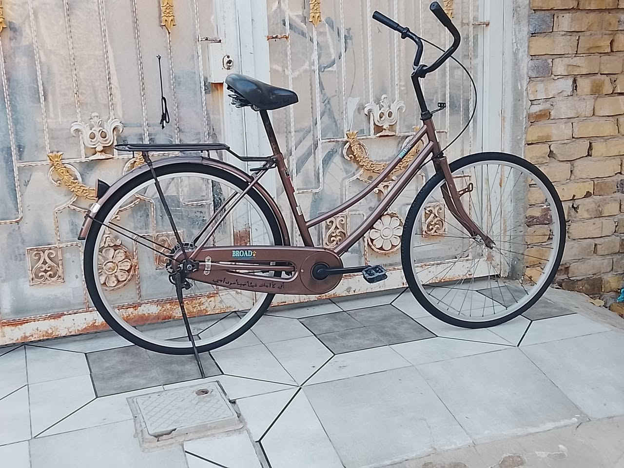 سلام عليكم 
البيع باسكل حجم 26 
موديل 2015 
الباسكل برغي مامفتوح بي 
الون جوزي شخط بي صغير بل لشه يم السكلن 
جاملغ امامي وخلفي موجود بس ابريك امامي مابي فقط 
الباسكل وضع الشركه ما مبدل اي شي بي
 السعر خاص 
استفسار اكثر // ***********  وبي واتساب 
وبيك خير ودلل
