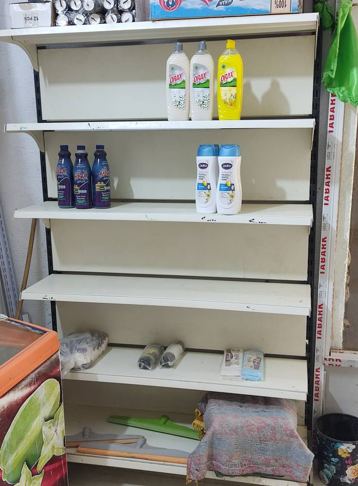 محل كامل للبيع المكان العكيكه مقابيل مركز شرطة الجديد 
***********
