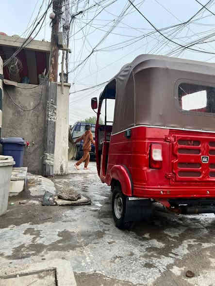 سلام عليكم تكتك للبيع موديل 2018شهر8مكينه 20لاتنقيص ولا تبخير مصبوغه عام جماليه سعر 50000وبيه مجال تكتك حلوه ونضيفه مكاني بغداد شعب رقم ***********
