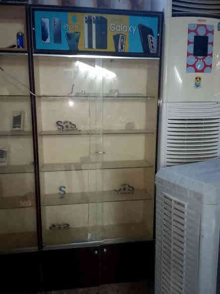 السلام عليكم عوارض مال مبايلات للبيع جديداد العنوان بغداد سعر 750وبيهن مجال
رقم ***********
