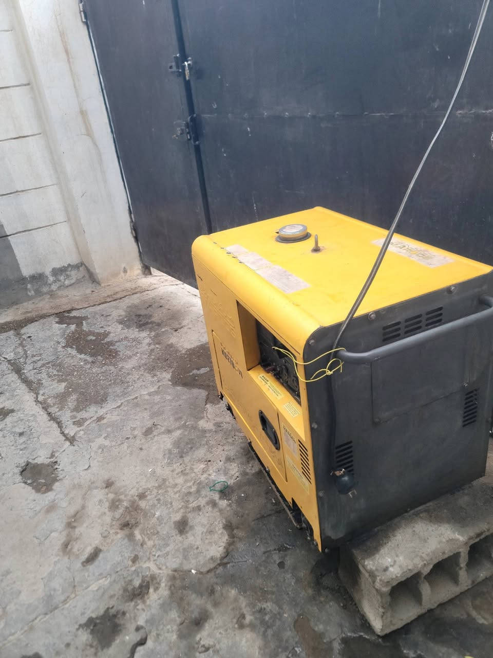 مولد كاز للبيع ٣٠ امبير السعر ٦٠٠ وبي مجال للشراي ***********
