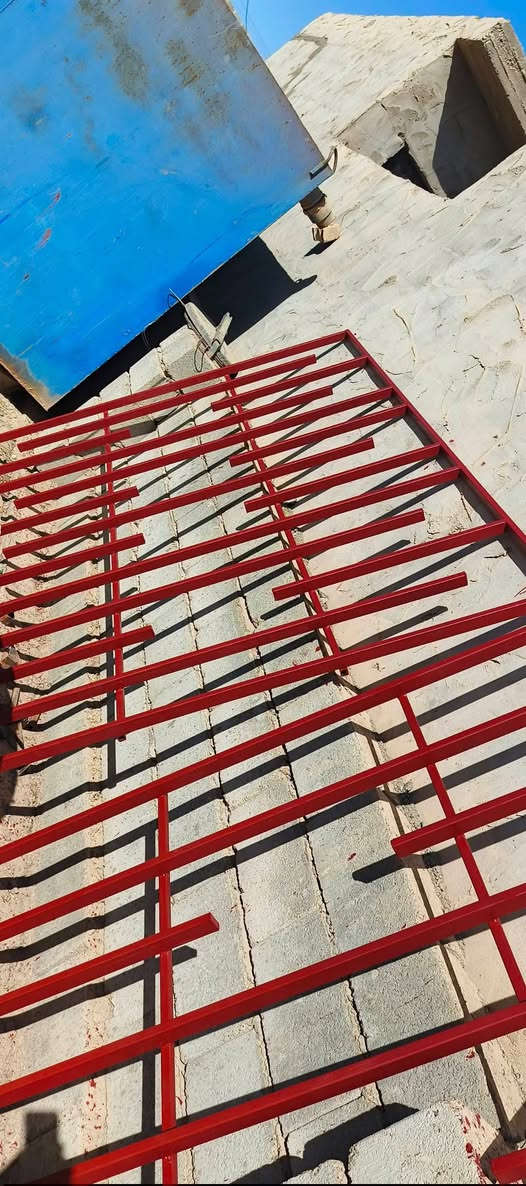 السلام عليكم
كتايب حديد 
للبيع 
حديد مليم ونص تركي 
شخاط صغير مفصلات كتائب بعدهن ما مستعملات 
يعني جديد مصبوغات اسود كاملات 
للاستفسار اكثر تصل عل هاتف وتدلل
***********
