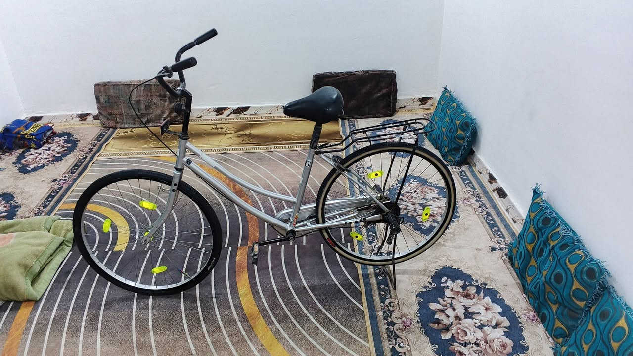 السلام عليكم بيسكل البيع بصره زبير البيسكل نضيف بس رادله برقي القبق مال صينيه بس مداكره موجوده البيسكل جيس مديل 19 سعره ب90 وبي مجال ***********بي واتساب
