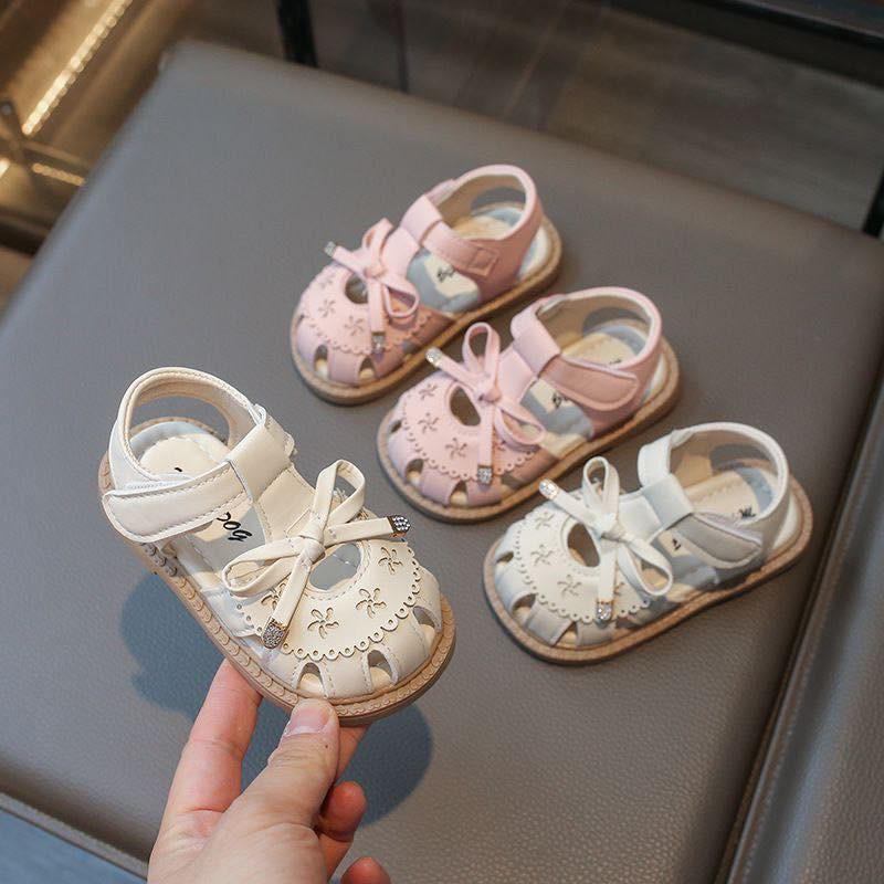 ✨ دللي أميرتك بأجمل إطلالة ✨
صندل بناتي ناعم وخفيف بتفاصيل ورود أنيقة 🎀
ثابت ومريح للمشي… مثالي للطلعات والمناسبات 🌸

📏 القياسات: من 21 إلى 30
💰 السعر: 17 ألف د.ع
🎨 متوفر بلونين (زهري – أبيض)

📍 العنوان: كوت، شارع ألف عافية، ركن شارع بدلات الأعراس، مجمع جنائن واسط، قرب أزياء فوازير 2
📦 توصيل إلى جميع محافظات العراق

#سنتر_علي_هادي
#احذية_اطفال
#صندل_بناتي
#احذية_بنات
#كوت
#جنائن_واسط
#موضة_اطفال
#تسوق_اونلاين
#توصيل_لكل_العراق


**إذا كنت صاحب هذا الإعلان وتريد حذفه لأي سبب، رجاءا أرسل رسالة إلى الدعم الفني**