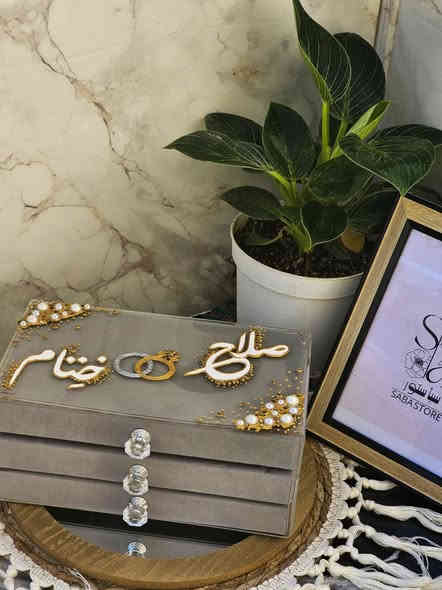 بوكس اكسسوارات ❤️3 طابق 
تخيلي توصلك هديه كلها ذوق.......
بوكس اكسسوارات مصمم باسمچ.. ولمسه ناعمه تليق بجمالك💕
كل قطعه تنحط بحب،، وكل تفصيله تنرسم على مزاجچ

سوي منشن لصديقتج وخلي تجهز لچ هديه على ذوقچ
🎁
تصميم حسب الطلب _كتابه اسم او حرف
للطلب خاص او واتس اب( ***********) 
🚛 يتوفر توصيل لجميع محافضات العراق (5000)

سعر البوكس(15.000) 
#اكسبلور #العراق #اكسبلور_فولو #ترند_العراق #الشعب_الصيني_ماله_حل
