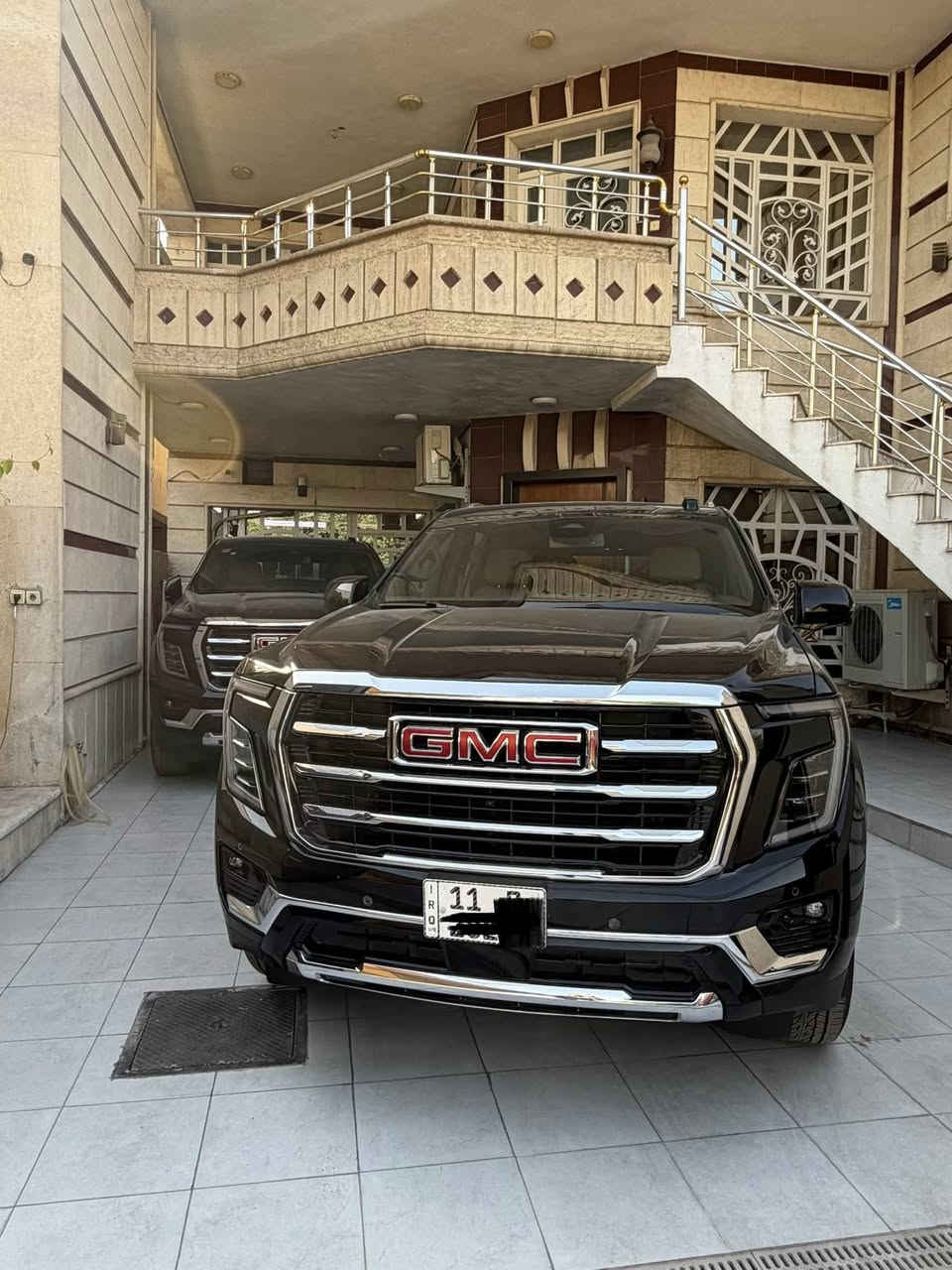 جمسي يوكن الفيشن 2025
ا GMC Yukon ELEVATION 2025 

(((السياره مغلفه )))
 خليجي وكالة المنصور 
 ماشيه 27 الف كيلومتر  

 موديل 2025

 حجم المحرك 5.3 V8 

 مفتاح التشغيل بصمة  

 تشغيل عن بعد 

 دفع ثنائي RWD

حساسات أمامية 

حساسات خلفية 

لايت زينون + LED 

 دخول بصمة ذكي 

 حجم الاطار R20 

 اشارة في المرايا الجانبية وكهرباء 
 ا ABS 

 دشبول شاشة ديجيتال 

 شاشة Apple Car play 

 سماعات سستم صوت شركه BOSE

 كاميرا دوارة 
لانارة الداخلية LED  

 مثبت السرعة Cruise 
 المودات والاوامر الصوتية 
 ا Bluetooth / T YPCE 

مخرج منفذ الطاقة 

السياره بعدها بحاله الزيرو
السونر موجود بلمنشور

رقم بغداد بأسمي 

السعر. 625 ورقه وبيها مجال بسيط 

مكان السياره بغداد شارع فلسطين

واي استفسار ***********
