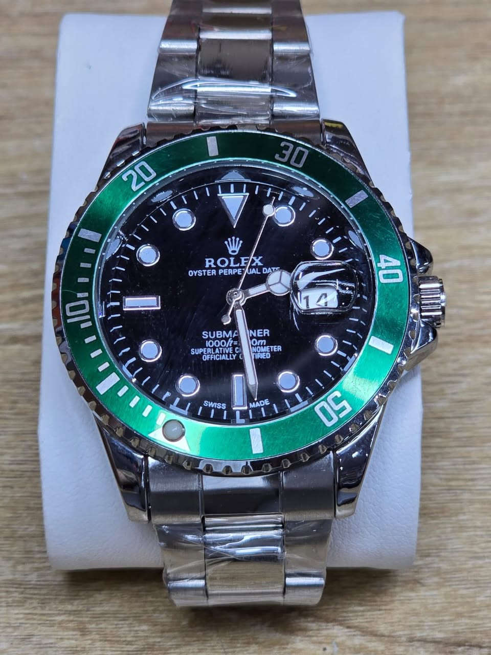️ رولكس سابمارينر لون أخضر مميز
فخامة وأناقة مع تصميم رياضي كلاسيكي 👑

🔹 ستانلس ستيل كامل
🔹 إطار أخضر جذاب يلفت النظر
🔹 تاريخ بعدسة مكبرة
🔹 مقاومة للماء
🔹 مظهر فاخر يليق بالذوق العالي


**إذا كنت صاحب هذا الإعلان وتريد حذفه لأي سبب، رجاءا أرسل رسالة إلى الدعم الفني**
