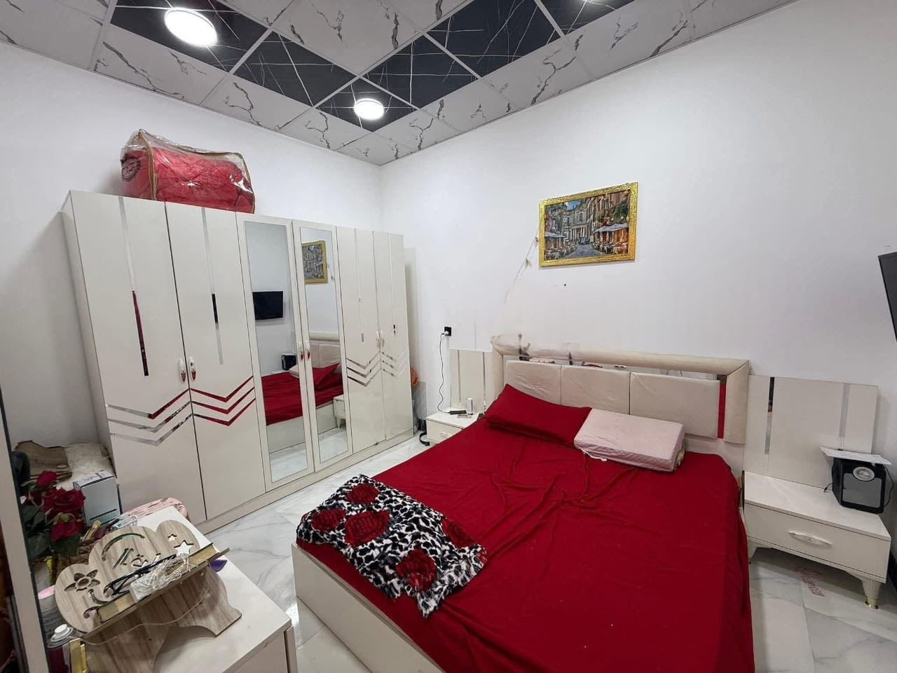 دار للبيع 100 مربع طابق واحد بناء حديث يحتوي على غرفتين نوم طابو ملك صرف في منطقة القادسية الثانيه قرب الاستخبارات خلف التجاري 
***********
