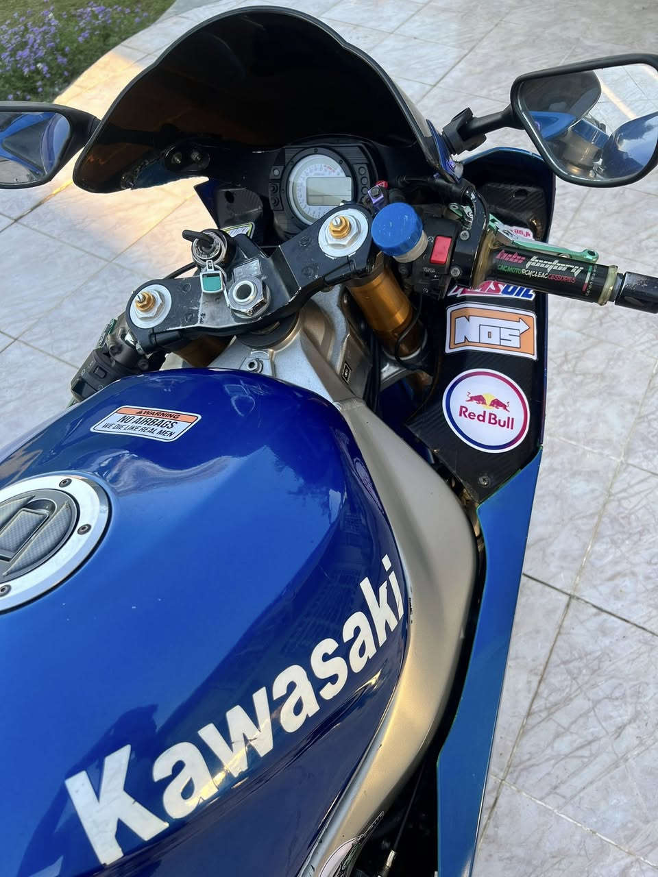 من رخصة الادمن  / للبيع دراجه كاوسكي cc636 موديل 2002 دراجة حلوه ومرتبه عليها ادامه قبل سبوعين بانزين كله محسن دراجه معتني بيها كلش عليها ملاحضات بسيطه بالگفرات شخوط گير ومكينة مكفولات مثل الورد دراجة صاروخ 123 تاكل التبليط 

سعرها 25 وبيها مجال للشراي يشلع عيوني ما ارده 

اخوان اللي يشوف دراجة غالية علي  يذكرنا بتعليق طيب وان شاء الله يصعد اغاتها 
عنواني بغداد جسر المثنى/***********
