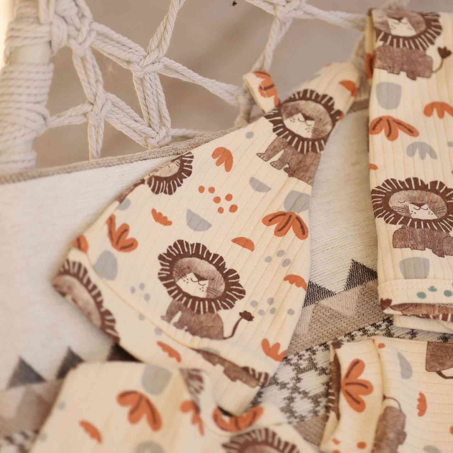 سيت قطني ناعم مؤلف من سبع قطع                                     القياسات المتوفرة من عمر (يوم-سنة)                                 يوجد توصيل لجميع محافظات العراق                                   السعر 23.000                                                    للإستفسار ***********#اطفال #ملابس #شتوي #ناعمة #ترندات
