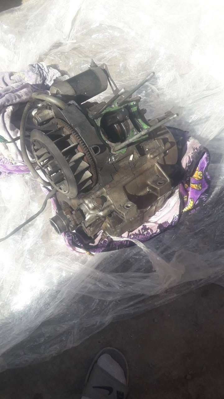 مكينه تي في اس البيع كاضه بيه بكن الباقي كل شي مابيه متواجد عله الفيس ***********
