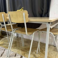 ميز طعام • ٤ كراسي • هيكل حديد