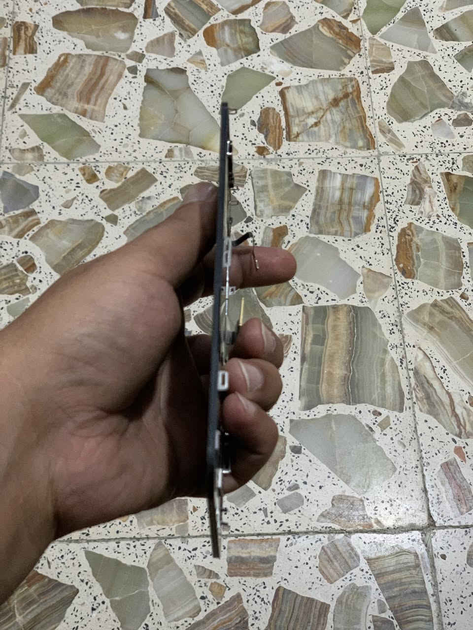 السلام عليكم شباب. شاصي 13pro Max  الشاصي نقصه بس فلاش. كامرات خلفيه. البعد ال3بيها مشكله. ويا شاشه hend مو كوبي انسيل  تنقل ايسي  وع فحص بطاريه 83 واكو بطاريه 93  مكاني البياع  ***********
