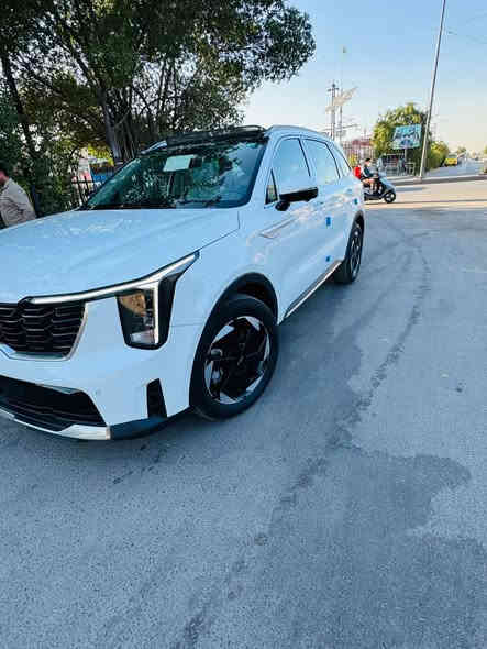 السلام عليكم سورنتو خليجي 
موديل 24 
فول و1 ع 1
مكفوله 
ماشيه 10 الف 
بصمة 
بانوراما 
فور ويل 
كشن حار بارد 
4 كامرات 
شفتات استيرن 
7 راكب 
3 قطع تبريد 
جنطه كهرباء 
6 سلندر 
كشنات كهرباء 
ويل 19 
سايد بريك دكمه 
مري شفط 
هواي مواصفات بيهه 
ام ظمان شركة دوليه 
فور اكس معروفه مواصفات 
0771 290 8967
سعر 350
