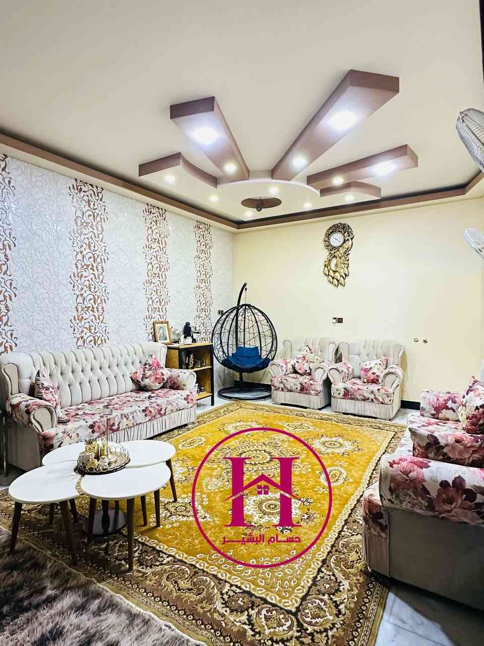 عقار للبيع 

الموقع حي صلاح الدين خلف التجاري 

المساحه 150 متر طابقين 3 غرف نوم 

بناء حديث  الأرضيه مرمر طبيعي 

المطبخ هديه مع البيت 

مستعدون تصوير كافة العقارات بدقه وجوده عاليه 
الأستفسار الأتصال على الرقم 
*********** امراسلة الواتس اب سيكون الرد على الجميع              #حسام_البيشير
