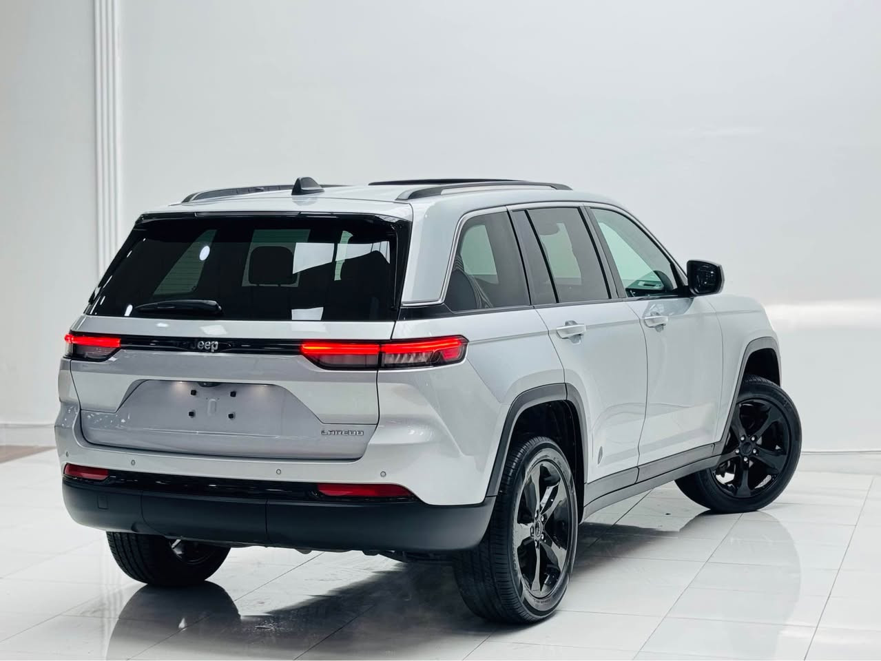 للبيع
جيب لاريدو (Jeep Grandcheroke)
موديل// ٢٠٢٣
محرك// ٦ سلندر ٣.٦
ماشية// ٣١ الف ميل
❌ملاحظة:- سيارة جاملغ امامي جهة سكن صبغ بدون  دواخل و بدون ارباك💯

📍مكان سيارة // اربيل- شارع ١٠٠ م معرض فجر الخليج

💰 سعر ٣١٠ 💰ورقة و مجال بسيط

رقم تليفون☎️
 ***********
 ***********

مواصفات فولل ١/١
سلايت
رادار امامي و مراية و خلفي
كشنات امامي تدفئة و خزن ميموري
شاشاة كبير كاميرة خلفي
سيستم سماعات Boss
لايتات امامي ليد
بعد بي مواصفات هواية مامذكور.... أربيل, العراق
