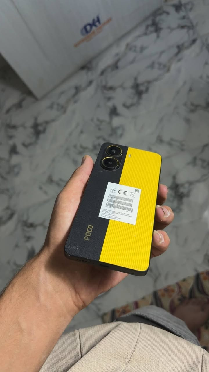 بوكو x 7 pro  شاشه مكسوره مثل ما موضح بصوره و لمس كلشي مابي اي عيب ملحقات كامل ويا مكاني كركوك سعر ١٦٠ و بي مجال للاستفسار واتس اب فقط ***********
