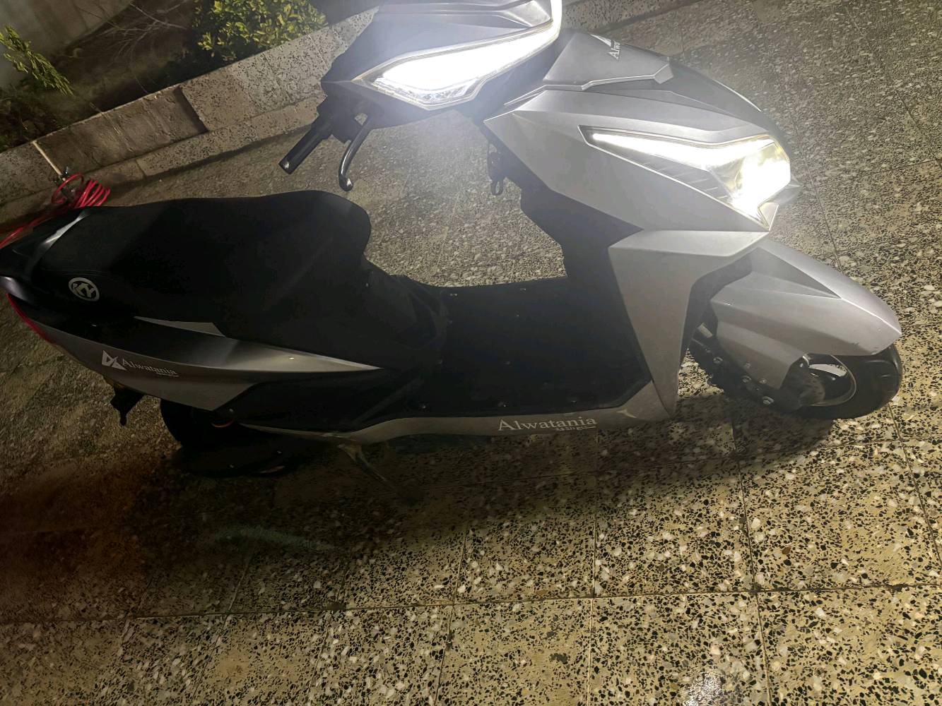 موتسكيل _ ماطور شحن الوطنية  ماطور شحن الوطنية درع 1000 واط بسرعة45 كيلو متر والشحن يكفي لمدة 40 كيلو متر ويحتوي على 6 بطاريات وفيه مثبت سرعة والبك (الرجوع للخلف) بسعر  550 الف وبي مجال للتواصل 
واتساب 
***********

ما هو موديل الدراجة بالضبط؟: 
2025
هل هناك أي أعطال أو إصلاحات معروفة؟: 
بطاريات نص عمر 