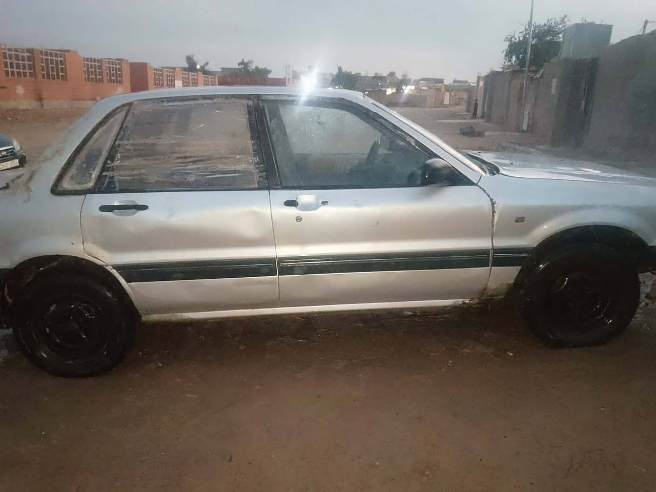 لانسر موديل 91 رقم انبار فحص سنويه كارتونيه صاحبه موجود بالانبار  تايرات 2جدد و2نص عمر محرك وكير شرط ونقصها جام خلفي 2 سعرها 10 ورقات مكاني سامراء رقم الهاتف ***********
