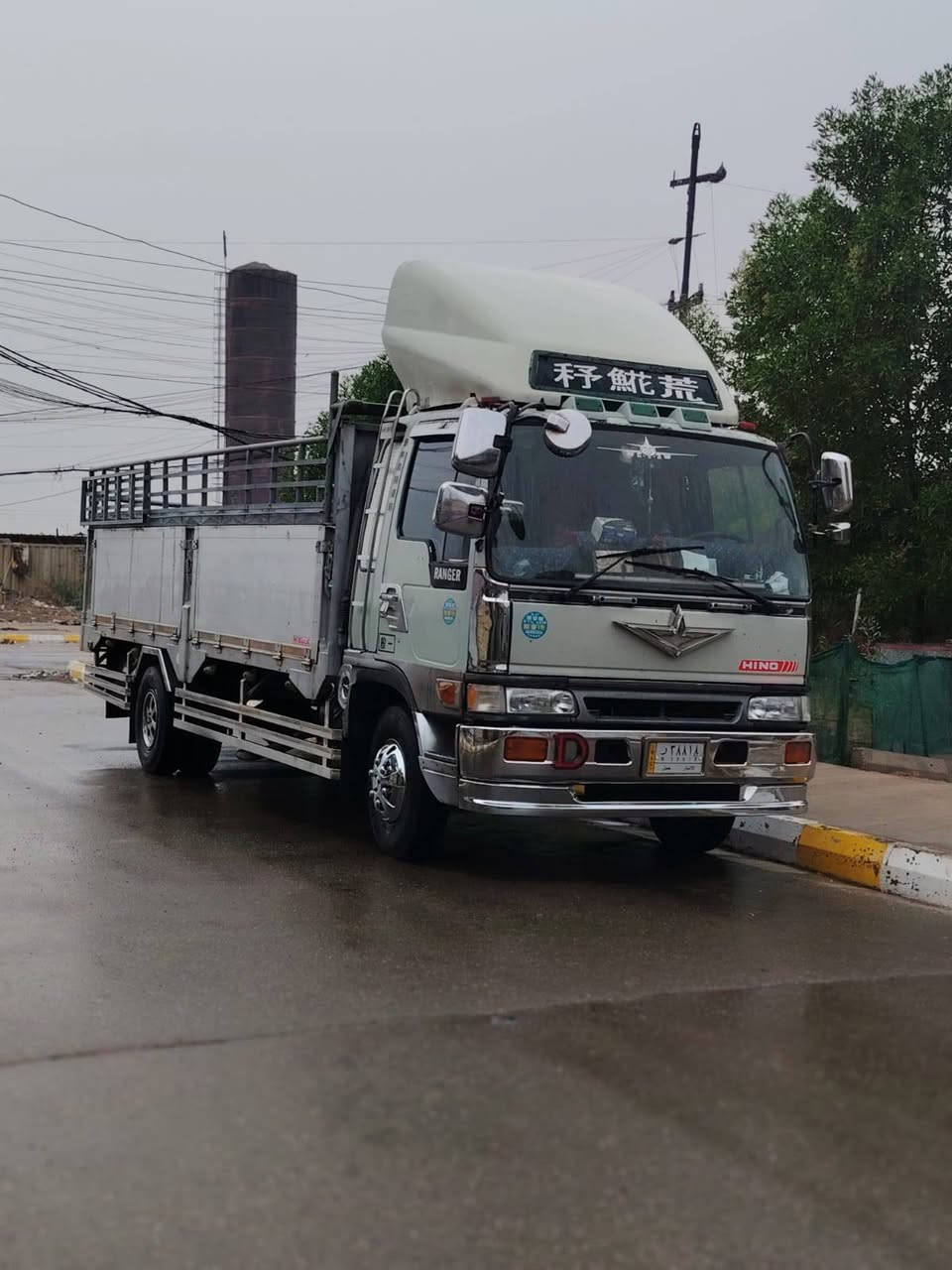 السلام عليكم هينو طيره 70سوبر لا تنقيص ولاتبخير موديل 93  رقم انبار بسمي تحويل ثاني يو تخم تاير حداديه السياره جديده بوجهك للشغل صفاح 80 داخل جديد سبلت شغال بدي جديد لا خياس ولا سنجار سبايدرات ستيل ملاحضه السياره طوله سته اله عشره  جادر ثابت بيه وجادر فلات تايرات جدد قبل اسبوع شادهن السياره واحد علا واحد السعر 175وبيه مجال غير متواجد عل فيس رقم الهاتف *********** مكانه واسط صويره
