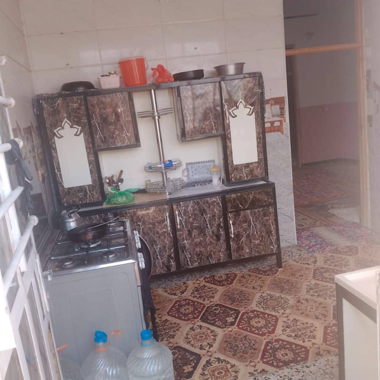 السلام عليكم يوجد بيت للبيع المساحه 150 ركن وبناء حديث و قاطين
يحتوي على غرفتين وصاله ومطبخ واستقبال الطابق الارضي 
 والطابق الفوك يحتوي على غرفتين وصاله وحمام السعر 75 وبي مجال العنوان زعفرانية دور الصحه الثانية *********** الاستفسار اتصال او وتساب
