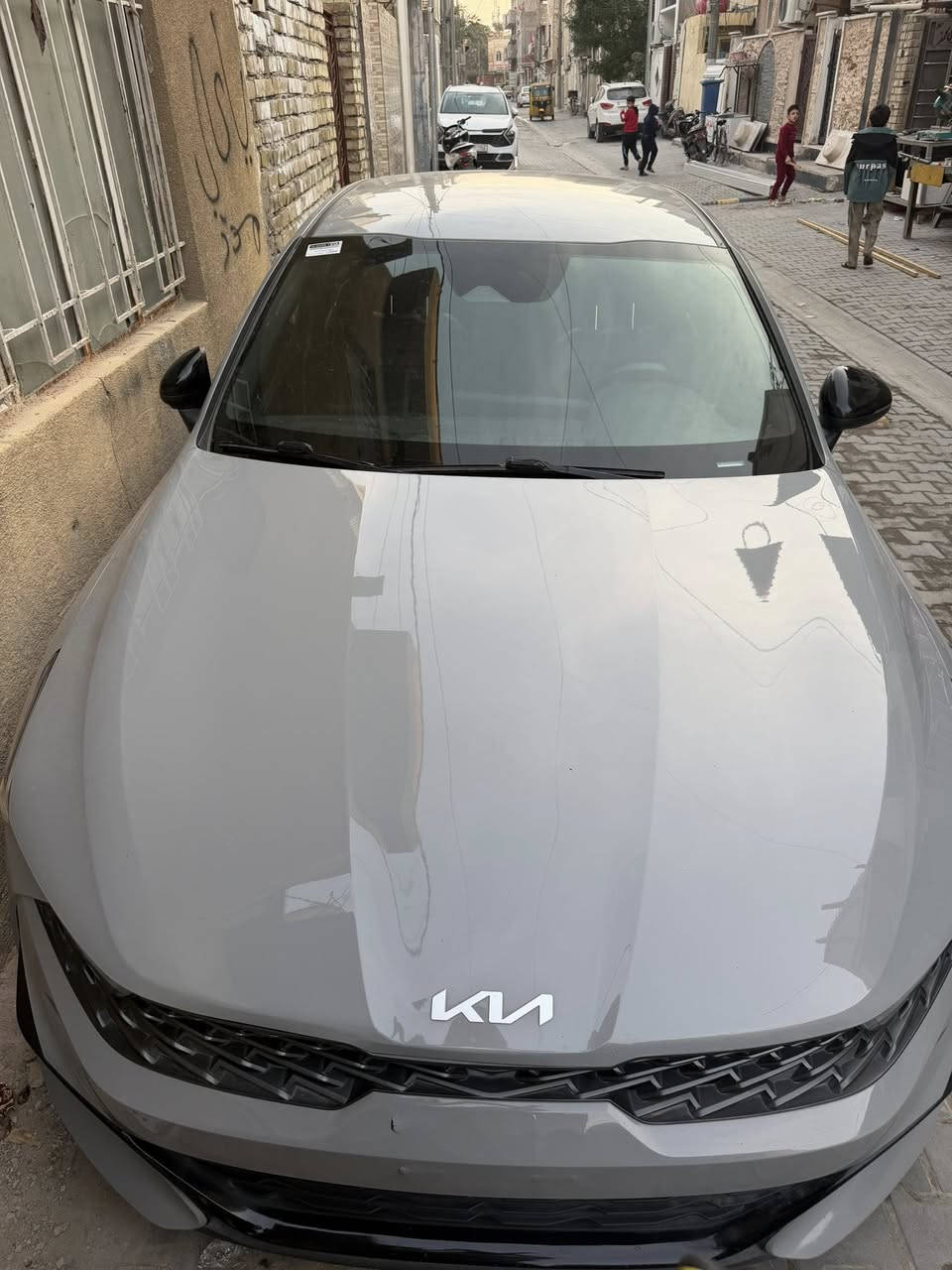 سلام عليكم K5 2024 ماشيه 52 ألف الحادث موضح بل صور السياره بأسمي جاهزه السعر 155 ورقه مكاني بغداد الحريه رقم ***********
